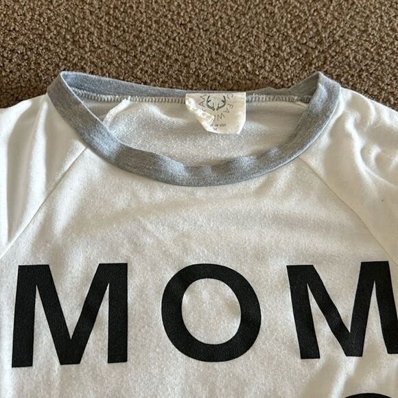 Fantastic Fawn Women’s White ‘Mom Hustle’ Sweatshirt - Picture 3 of 5